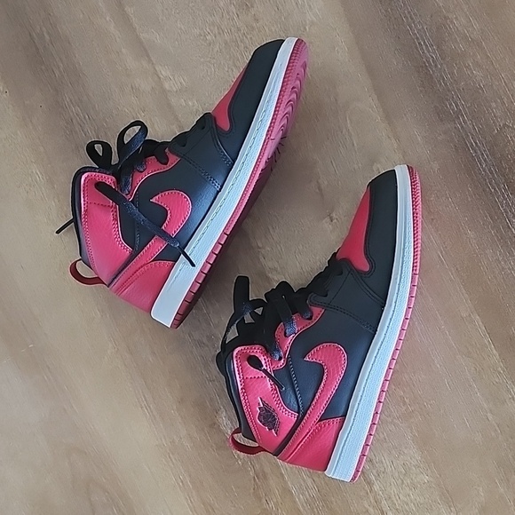 Nike Air Jordan 1 Mid PS Banned Bred 640734-074 Shoes Size Youth - Picture 3 of 12